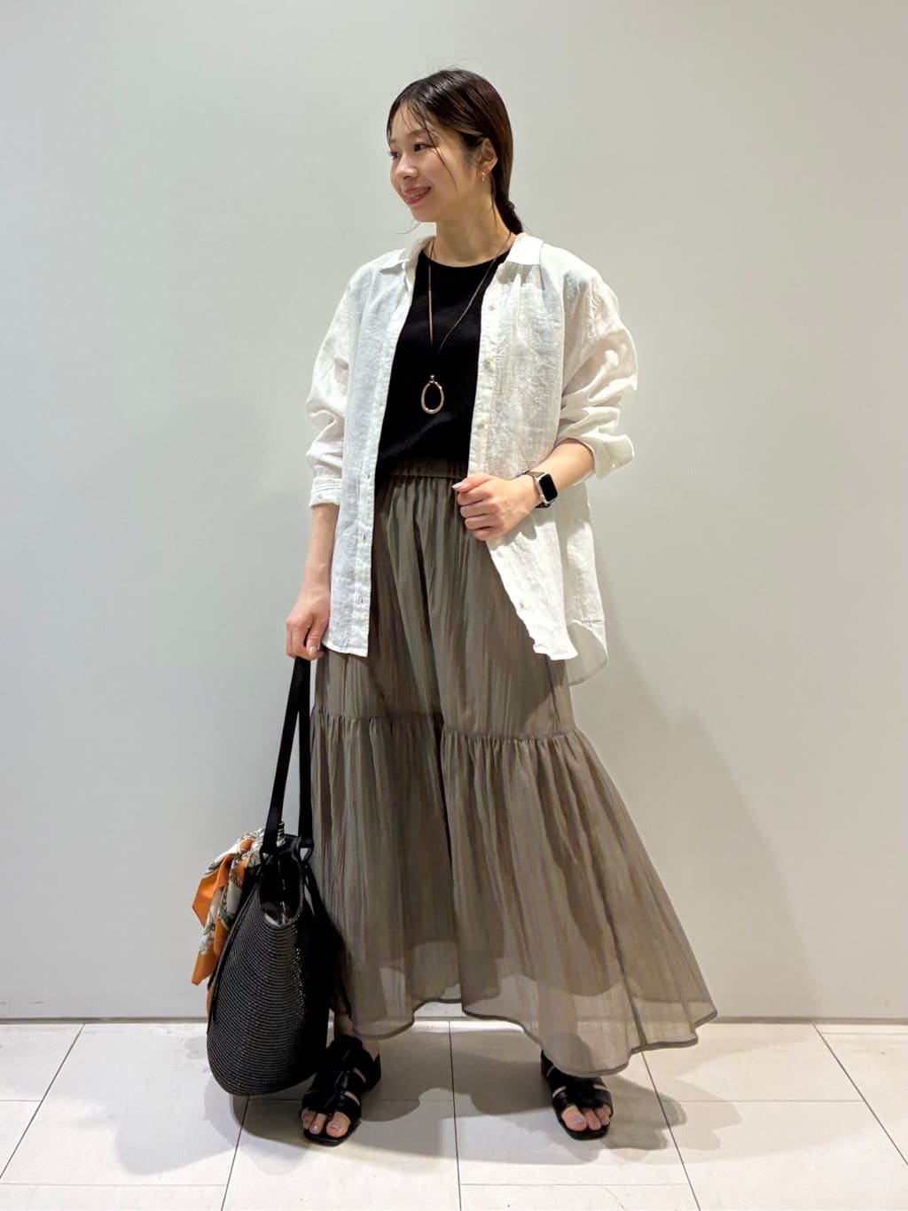 KAOさんの「INDIVI｜【2点セット／着回し◎】ノースリーブ＆ティアードスカート カセット服」を使ったコーディネート