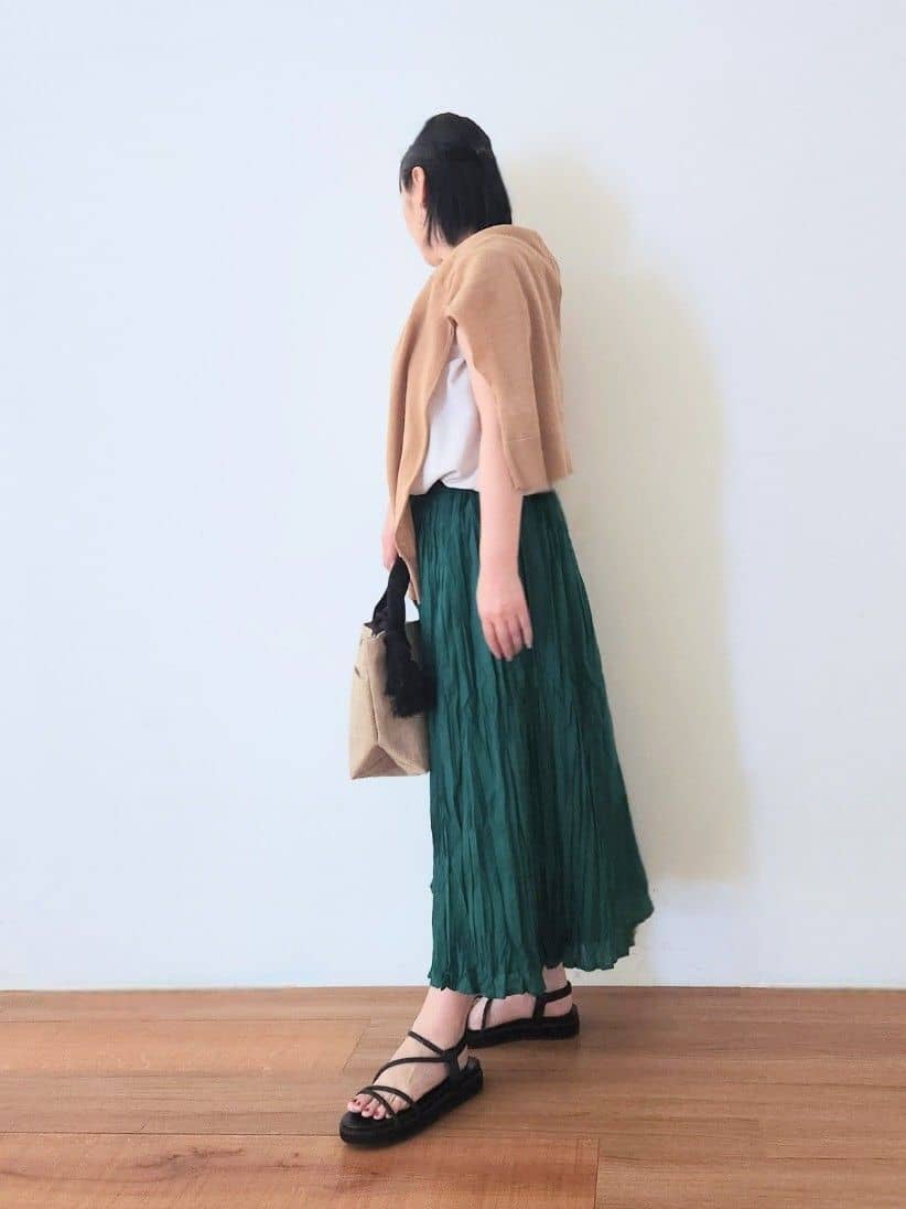 くまさんの「SHOO･LA･RUE｜【S-LL/洗濯後しわになりにくい】上品にきれい見え スラブギャザーブラウス」を使ったコーディネート