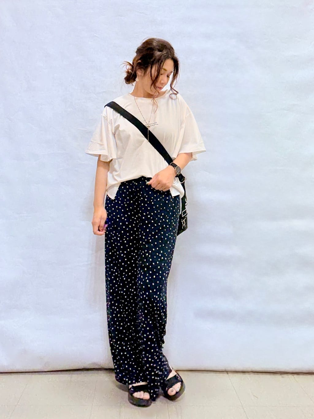 fuuさんの「SHOO･LA･RUE｜【ひんやり/選べる2柄】大人のリラックスコーデに プリント柄パンツ」を使ったコーディネート