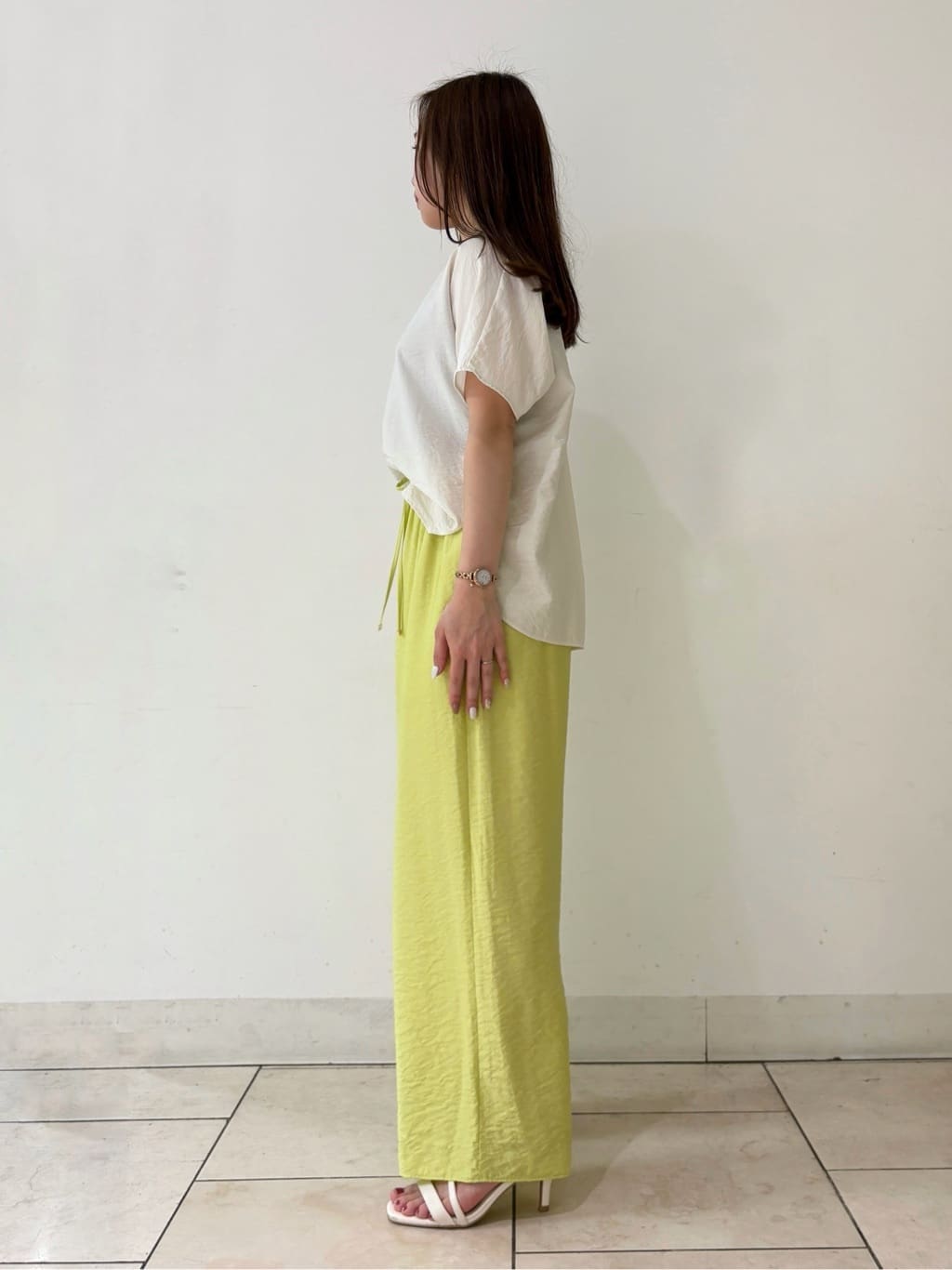 kahoさんの「INDIVI｜【洗える／UVケア／SETUP可能】ドロストワイドパンツ」を使ったコーディネート
