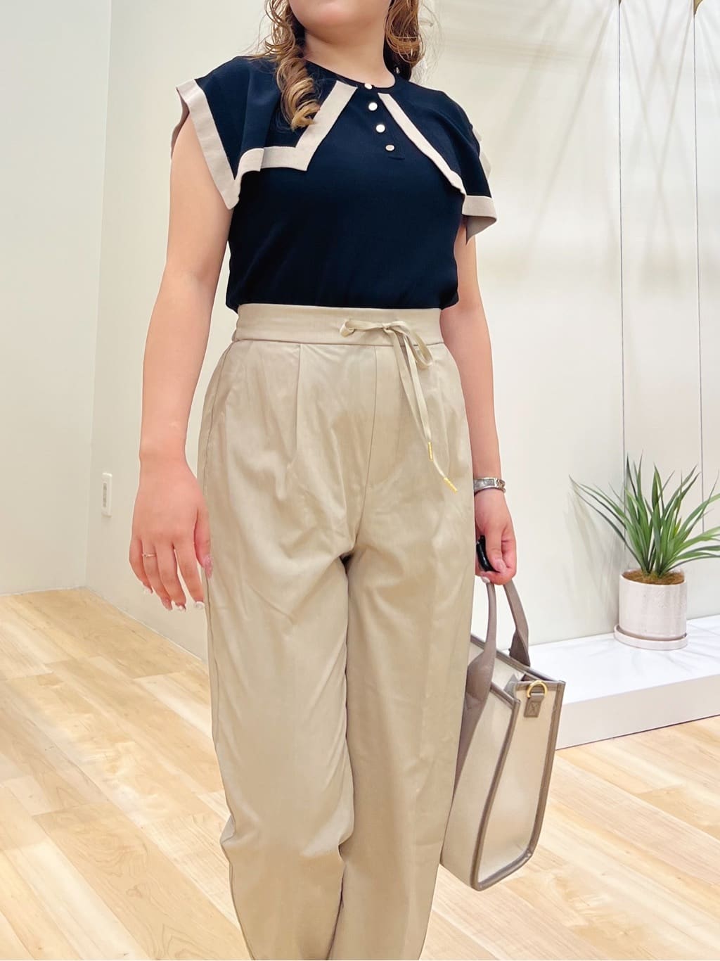 みことさんの「grove｜【ひんやり/UVカット】大人の可愛さ　セーラーカラーニット」を使ったコーディネート