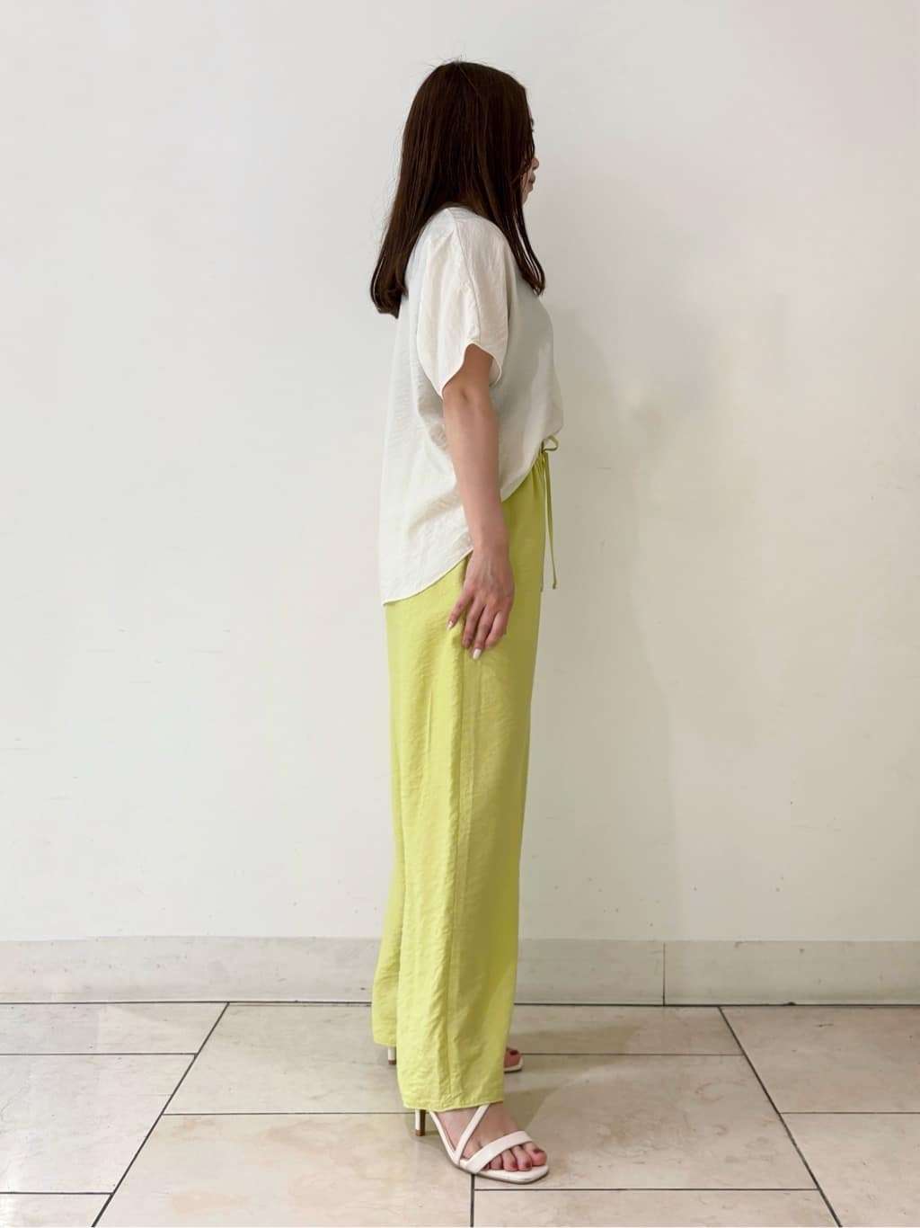 kahoさんの「INDIVI｜【洗える／UVケア／SETUP可能】ドロストワイドパンツ」を使ったコーディネート