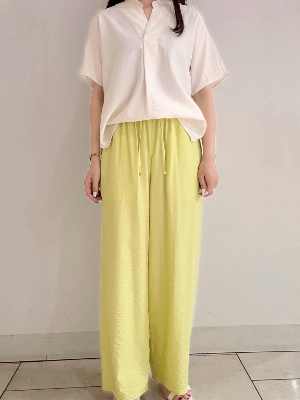 kahoさんの「INDIVI｜【洗える／UVケア／SETUP可能】ドロストワイドパンツ」を使ったコーディネート