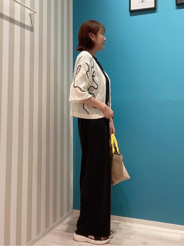 funafunaさんの「SHOO･LA･RUE｜【S-LL/ひんやり/UV】リラクシーな穿き心地 エアリーワイドパンツ」を使ったコーディネート