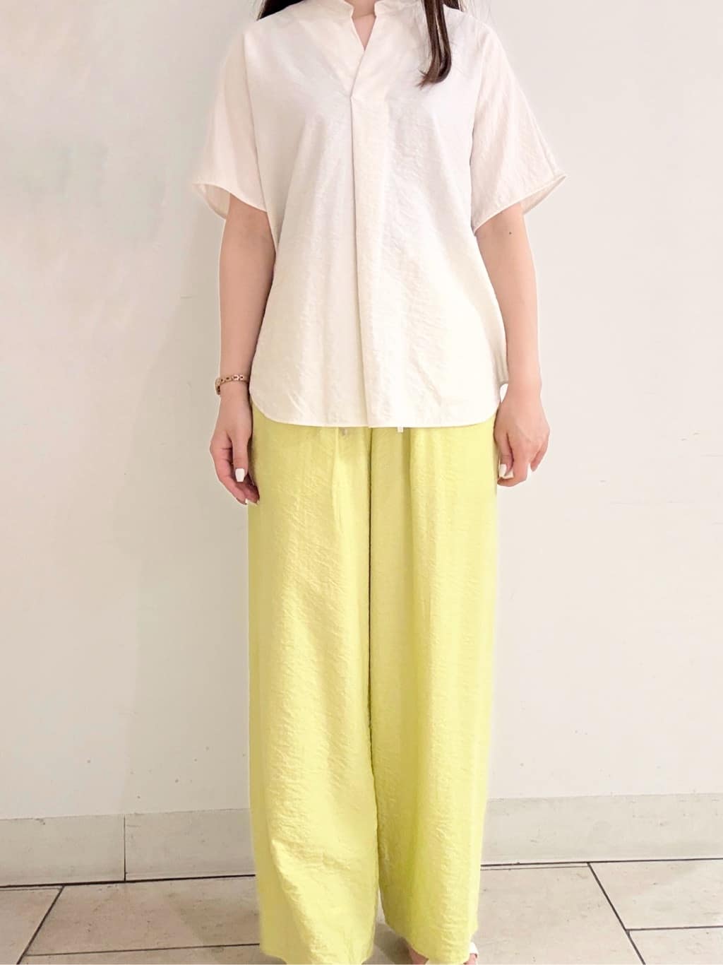 kahoさんの「INDIVI｜【洗える／UVケア／SETUP可能】ドロストワイドパンツ」を使ったコーディネート