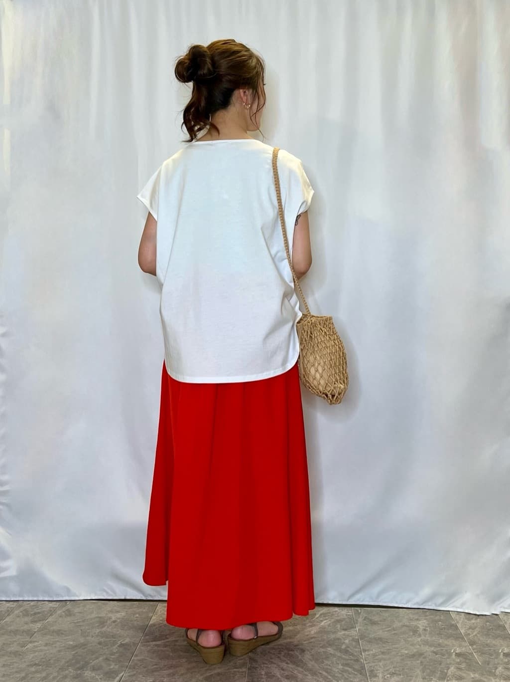 おうめさんの「SHOO･LA･RUE｜【洗える/S-LL/体型カバー】レース使いが華やか フレンチスリーブコットンTシャツ」を使ったコーディネート