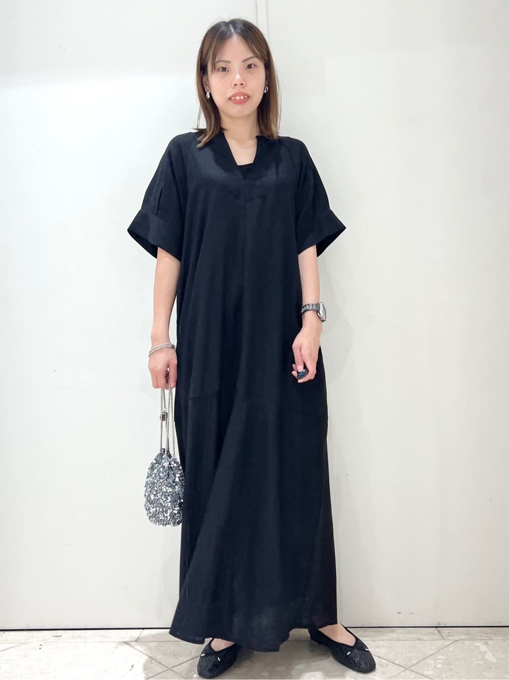 yuiさんの「OPAQUE.CLIP｜レーヨン麻キーネックワンピース【洗える】」を使ったコーディネート