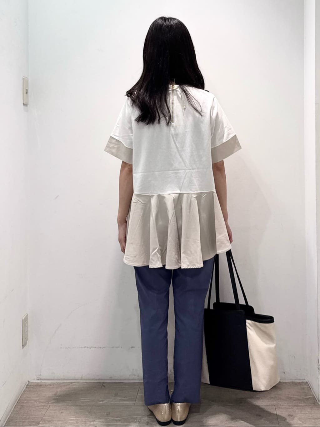 yuicciさんの「OPAQUE.CLIP｜配色フハクドッキングペプラムトップス【洗濯機洗い可／抗ピル】」を使ったコーディネート