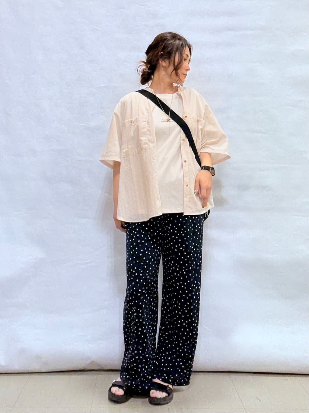 fuuさんの「SHOO･LA･RUE｜【ひんやり/選べる2柄】大人のリラックスコーデに プリント柄パンツ」を使ったコーディネート