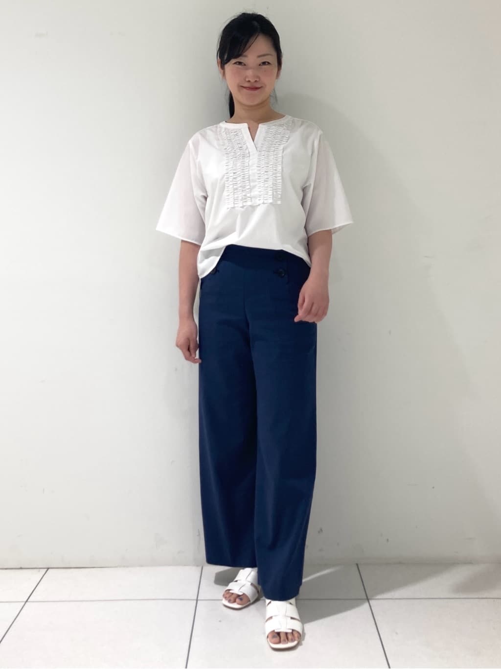 momokoさんの「INDIVI｜【洗える】胸元タックフリルブラウス」を使ったコーディネート