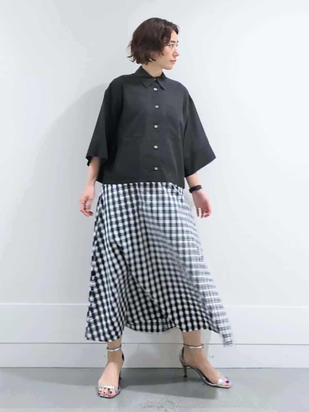 ミズタさんの「UNTITLED｜【前開き/洗える】ショート丈シアーシャツ」を使ったコーディネート