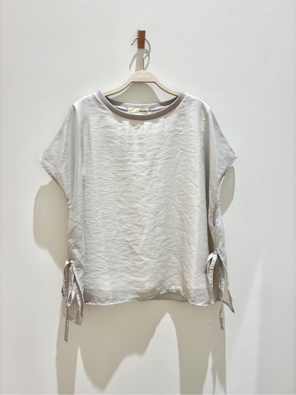 るーとさんの「SHOO･LA･RUE｜【洗える/S-LL】上品なシアー感 レイヤード風トップス」を使ったコーディネート