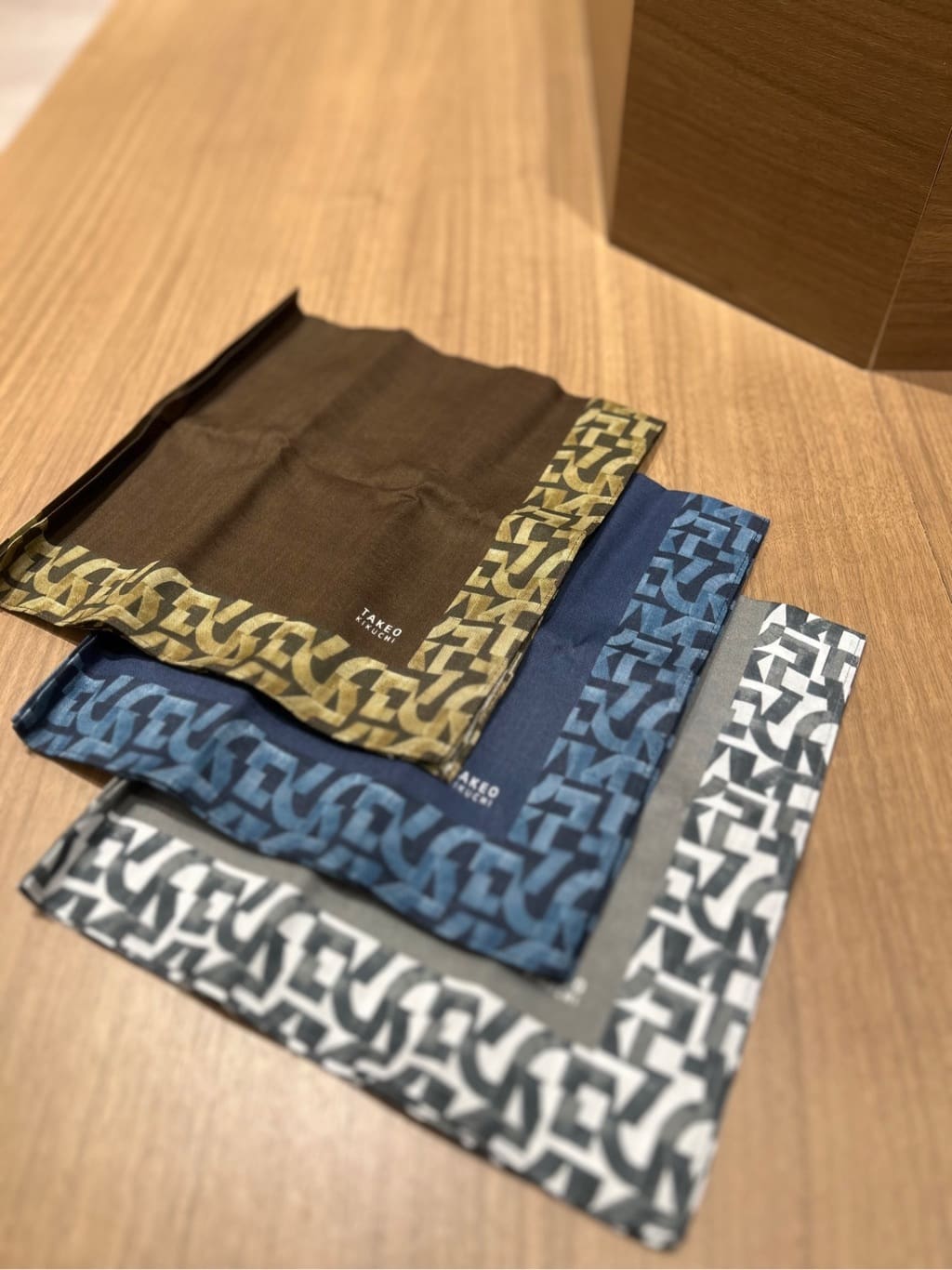 SHUNさんの「TAKEO KIKUCHI｜ハンカチ名刺入れセット」を使ったコーディネート