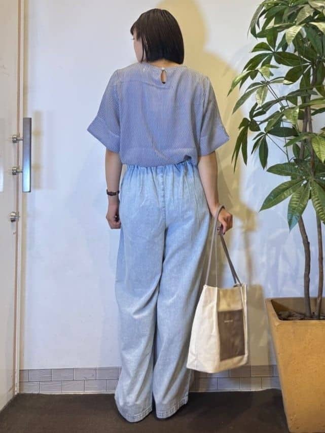 TOWAさんの「SHOO･LA･RUE｜暑い夏も軽やかに デニムイージーワイドパンツ」を使ったコーディネート