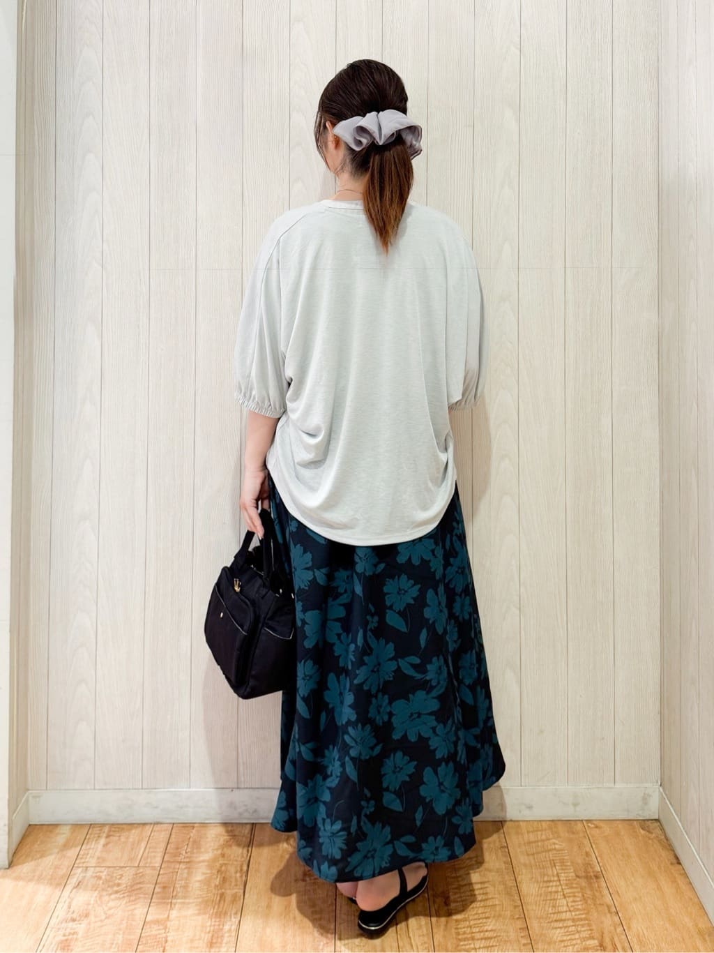 愛さんの「SHOO･LA･RUE｜【UV/さらさらタッチ】女性らしさ漂う 5分袖ボレロカーディガン」を使ったコーディネート