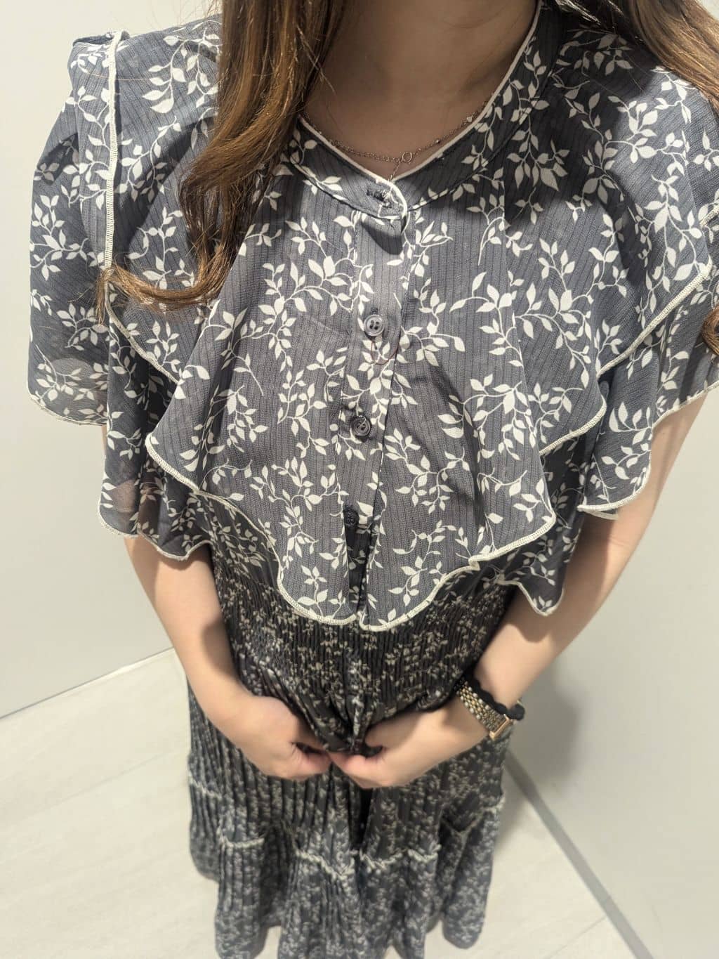 miki⑅⁠˖⁠♡さんの「grove｜◆夏の主役シフォンプリントプリーツワンピース」を使ったコーディネート
