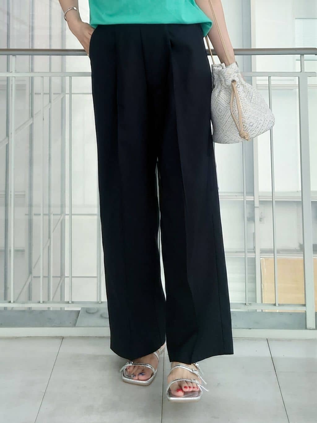 maruさんの「THE SHOP TK｜カレッジ＆フォトプリントTシャツ【洗濯機OK】」を使ったコーディネート