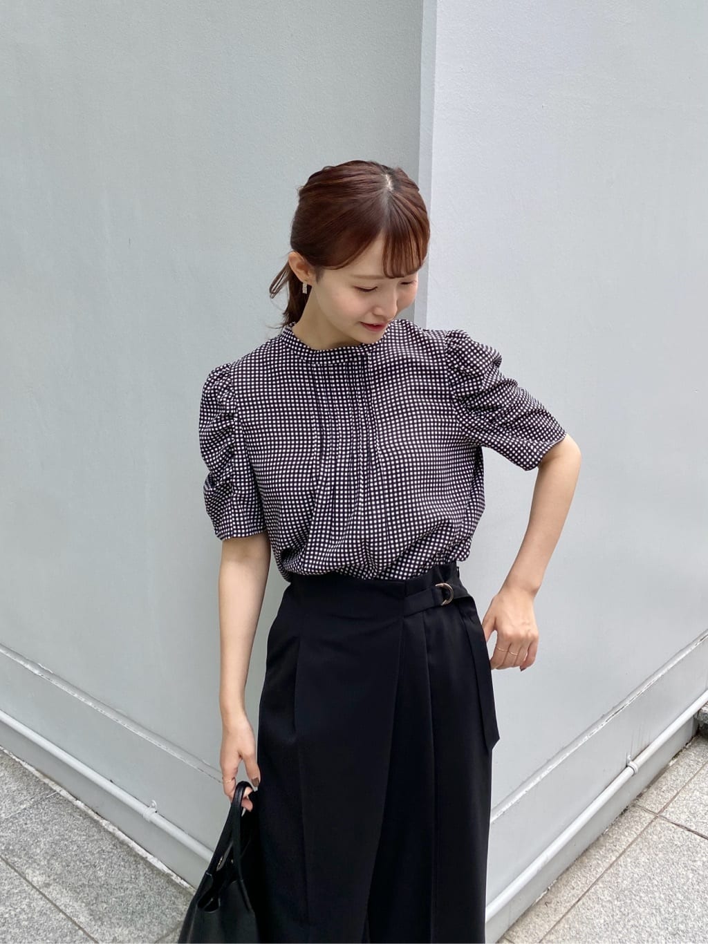 みさかさんの「index｜柄プリントピンタックブラウス【洗濯機洗い可／イージーアイロン／防シワ】」を使ったコーディネート