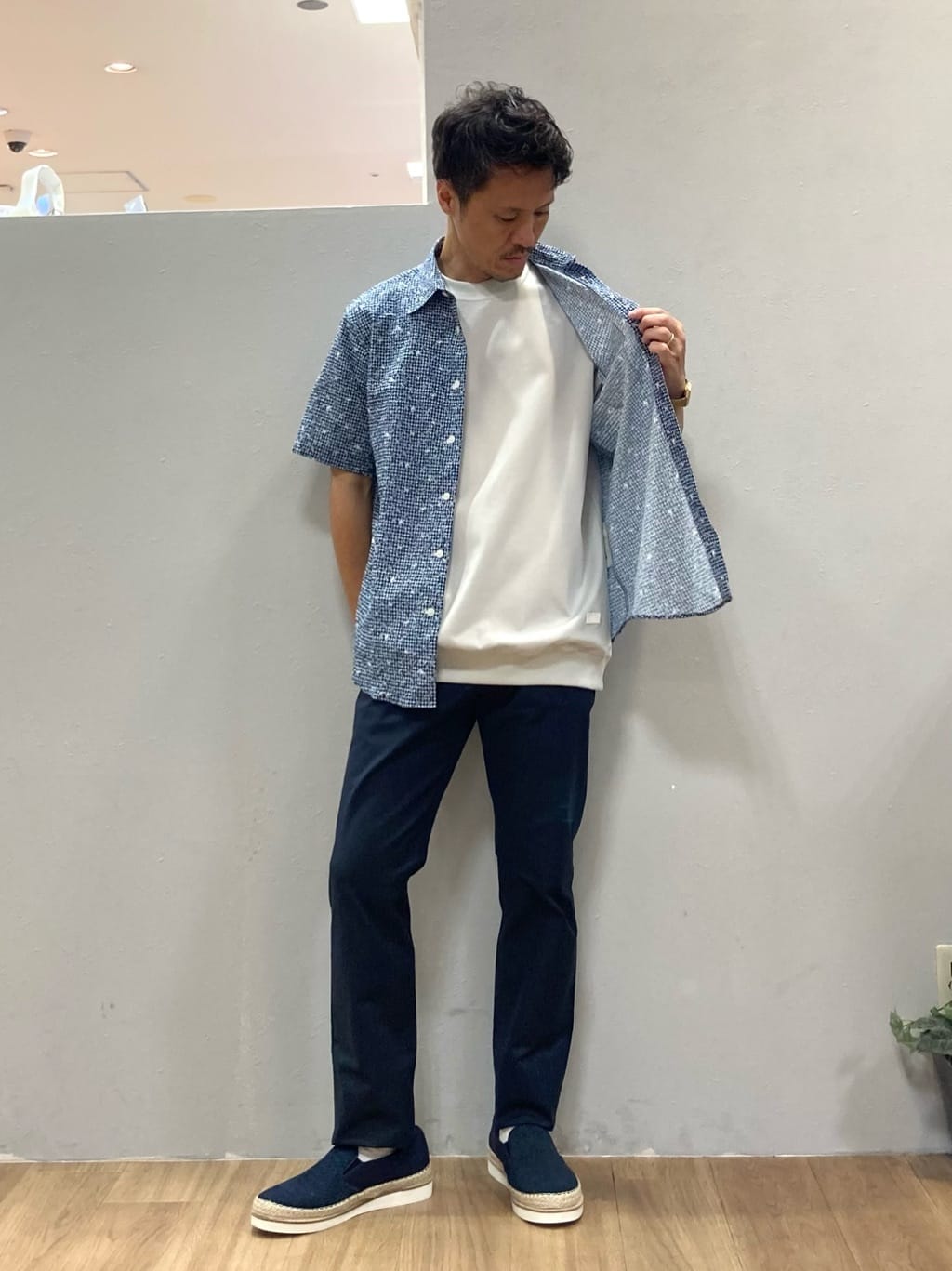 シュンさんの「TAKEO KIKUCHI｜【抗菌防臭／5サイズ展開】ハイゲージポンチ Tシャツ」を使ったコーディネート