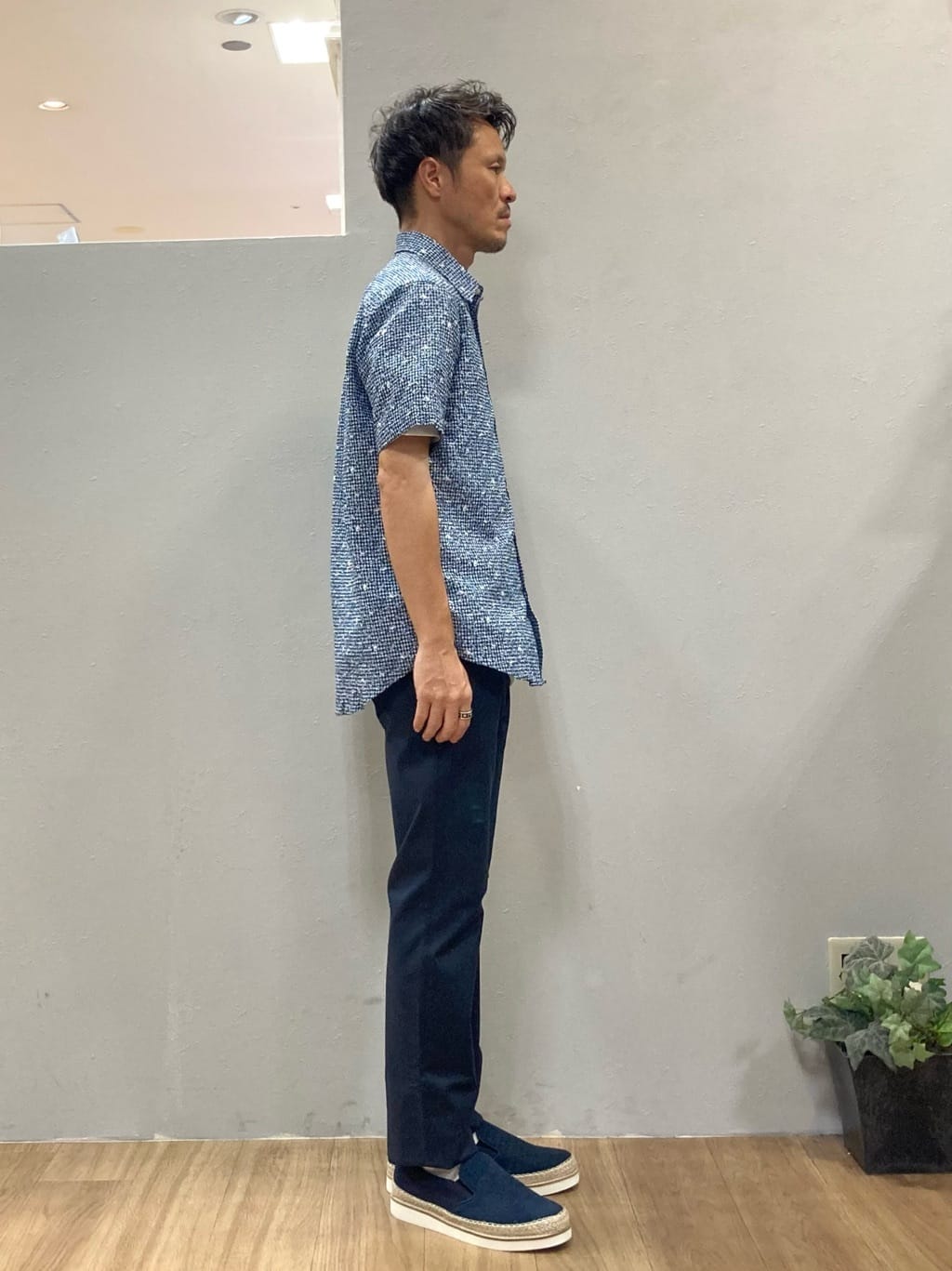 シュンさんの「TAKEO KIKUCHI｜【抗菌防臭／5サイズ展開】ハイゲージポンチ Tシャツ」を使ったコーディネート