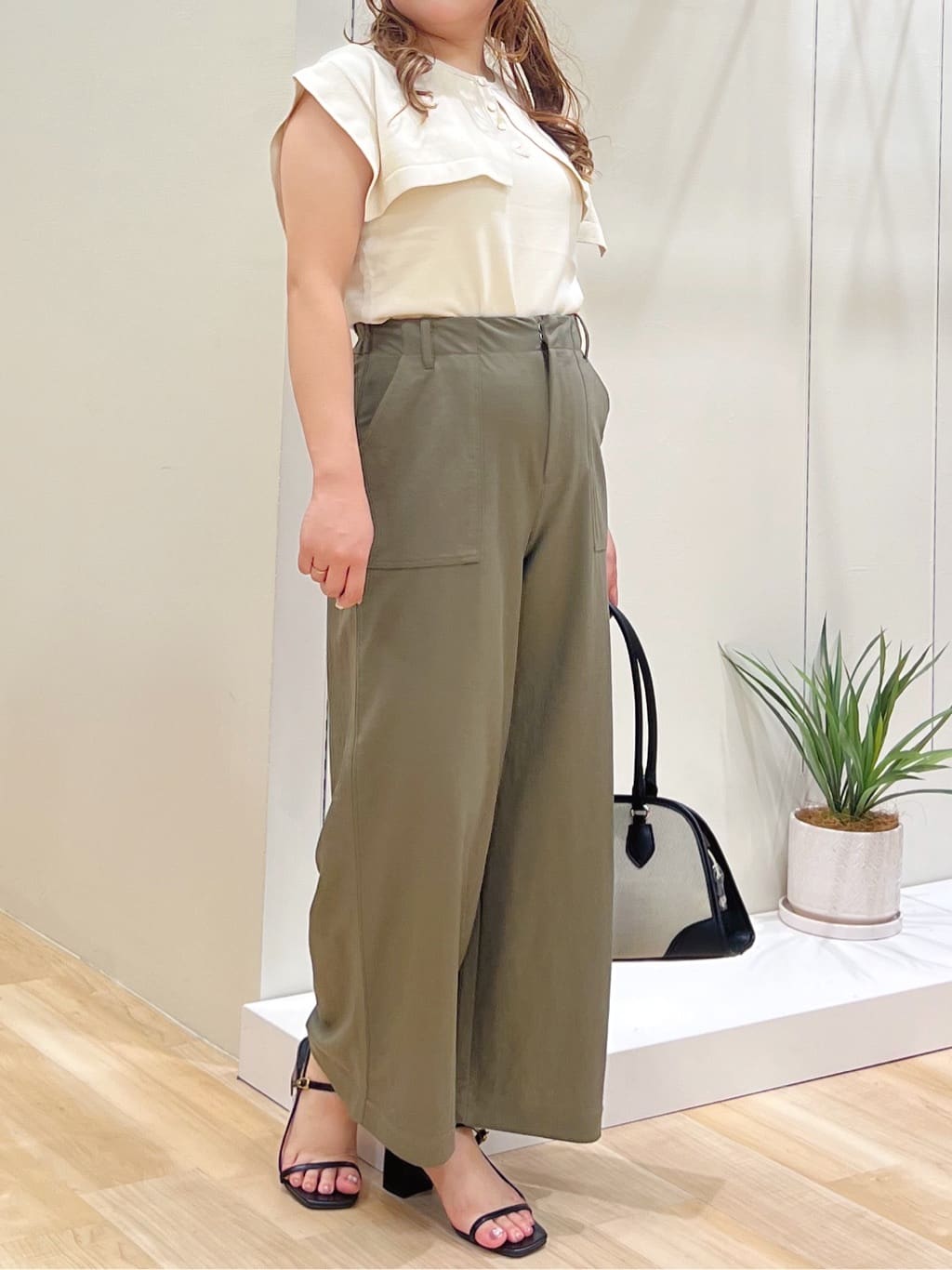 みことさんの「grove｜【ひんやり/UVカット】大人の可愛さ　セーラーカラーニット」を使ったコーディネート