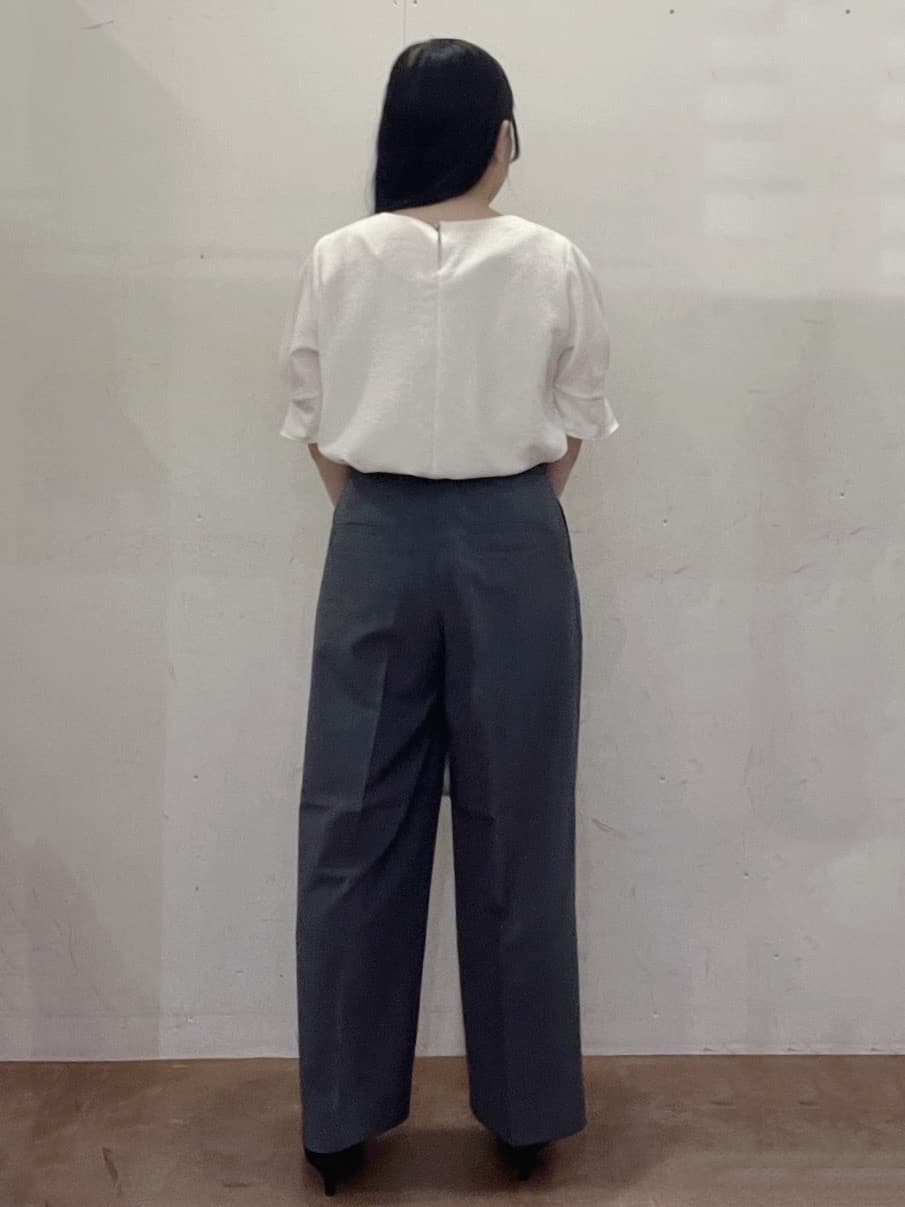 Hitomiさんの「index｜《8色展開／XS-LLサイズ》タックパフスリーブブラウス【洗濯機洗い可／吸水速乾／防シワ／抗ピル】」を使ったコーディネート