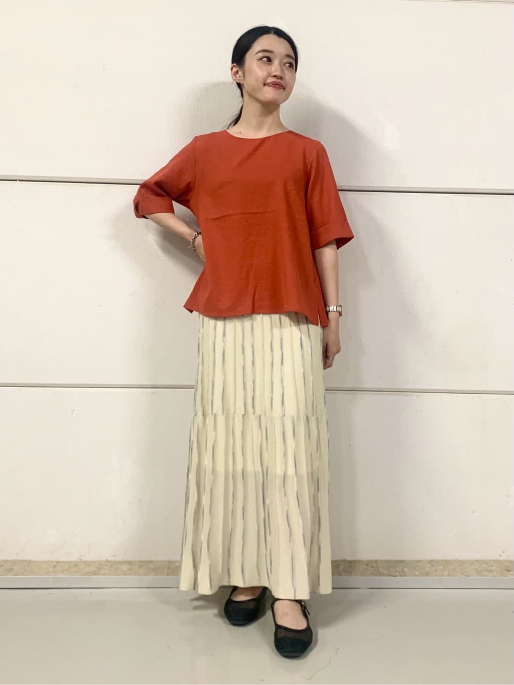sahoさんの「THE SHOP TK｜麻調メッシュブラウス【二の腕カバー/洗える】」を使ったコーディネート