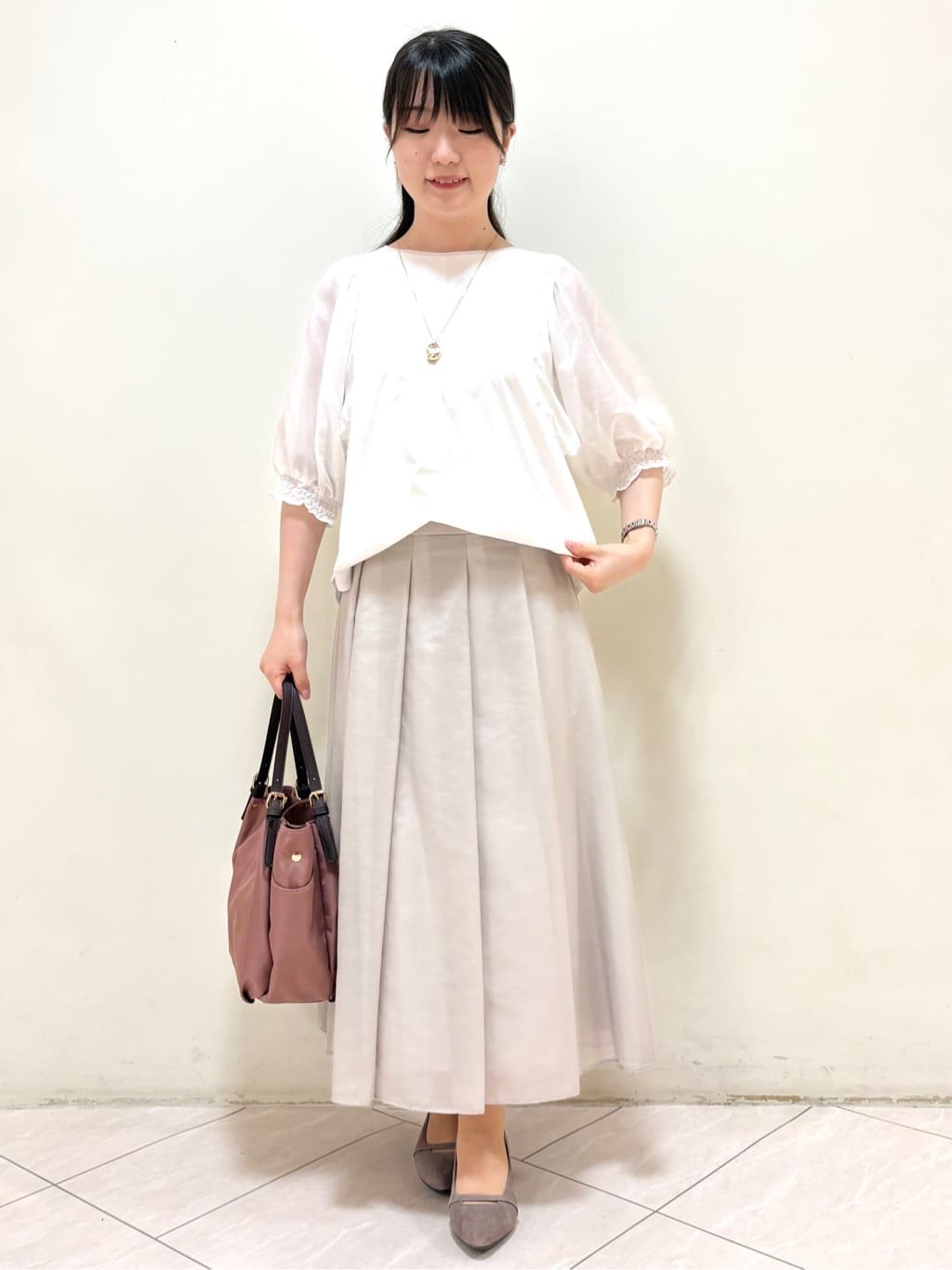 mikiさんの「Reflect｜【マシンウォッシュ可／セットアップ可】シアーボックスタックプリーツスカート」を使ったコーディネート