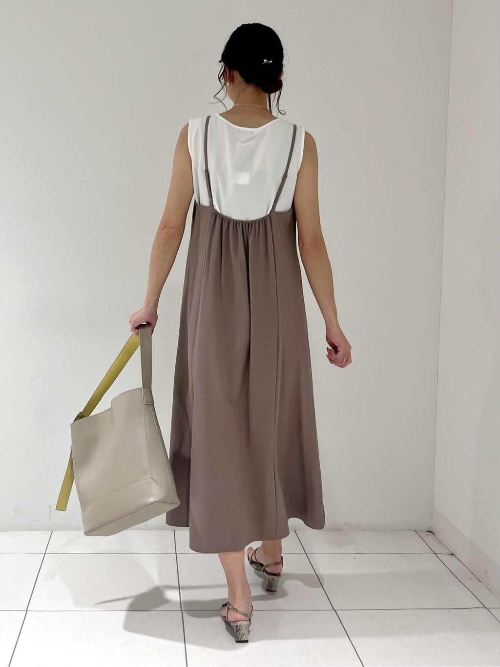 shioriさんの「INDIVI｜【UVケア】エアリージョーゼット キャミワンピース」を使ったコーディネート