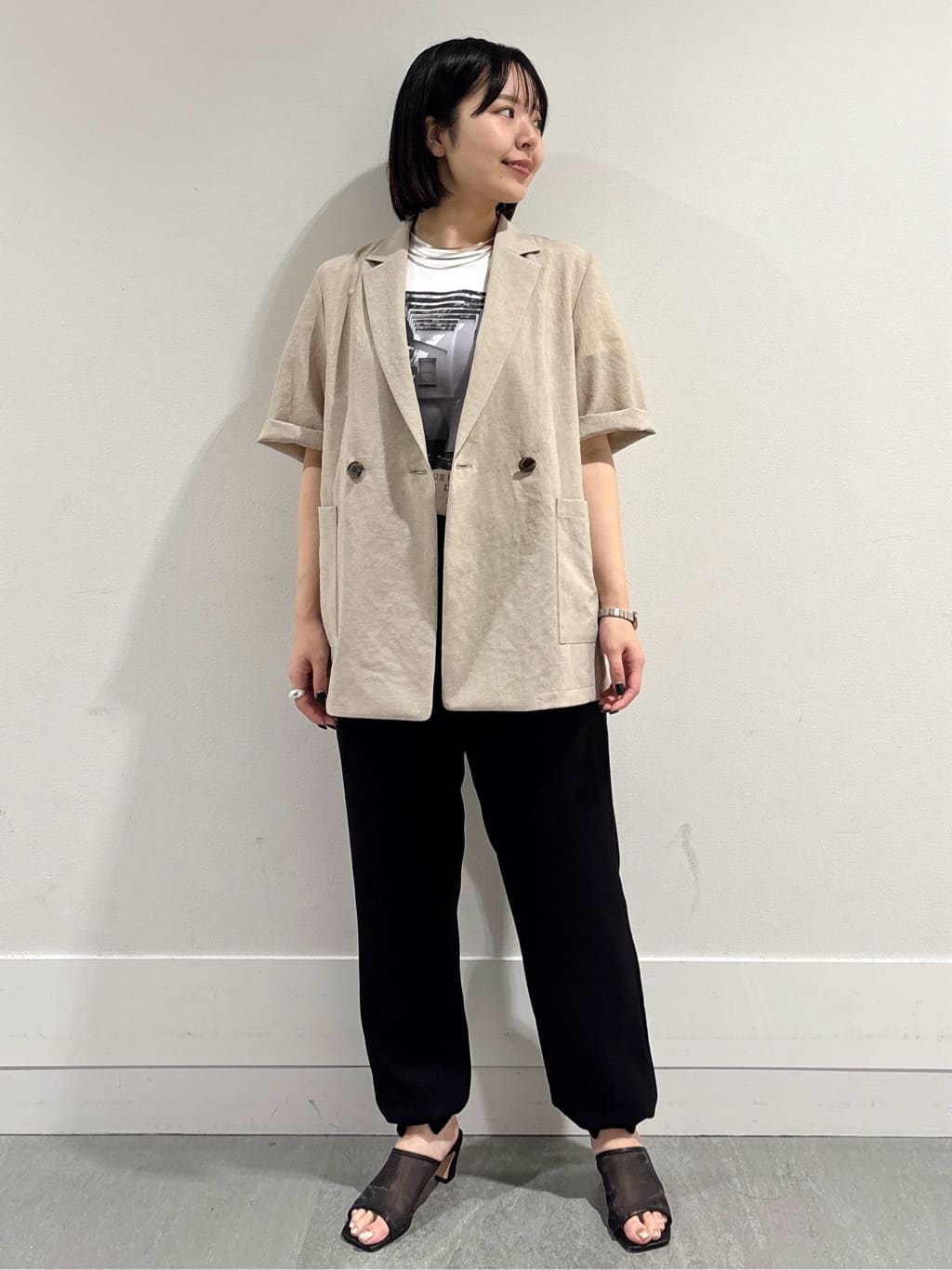 モエカさんの「UNTITLED｜【吸水速乾/ウエストゴム】バックサテン ジョグパンツ」を使ったコーディネート