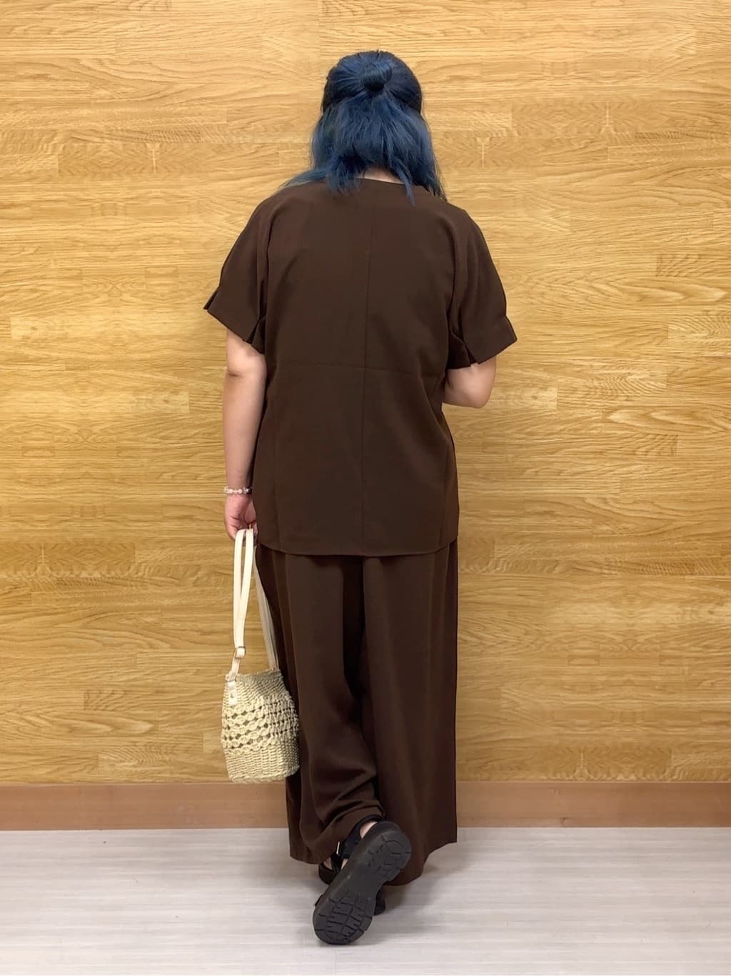 ぁむさんの「SHOO･LA･RUE｜【S-LL/セットアップ可/ひんやり】きちんと見えで上品 お袖タック スキッパーブラウス」を使ったコーディネート