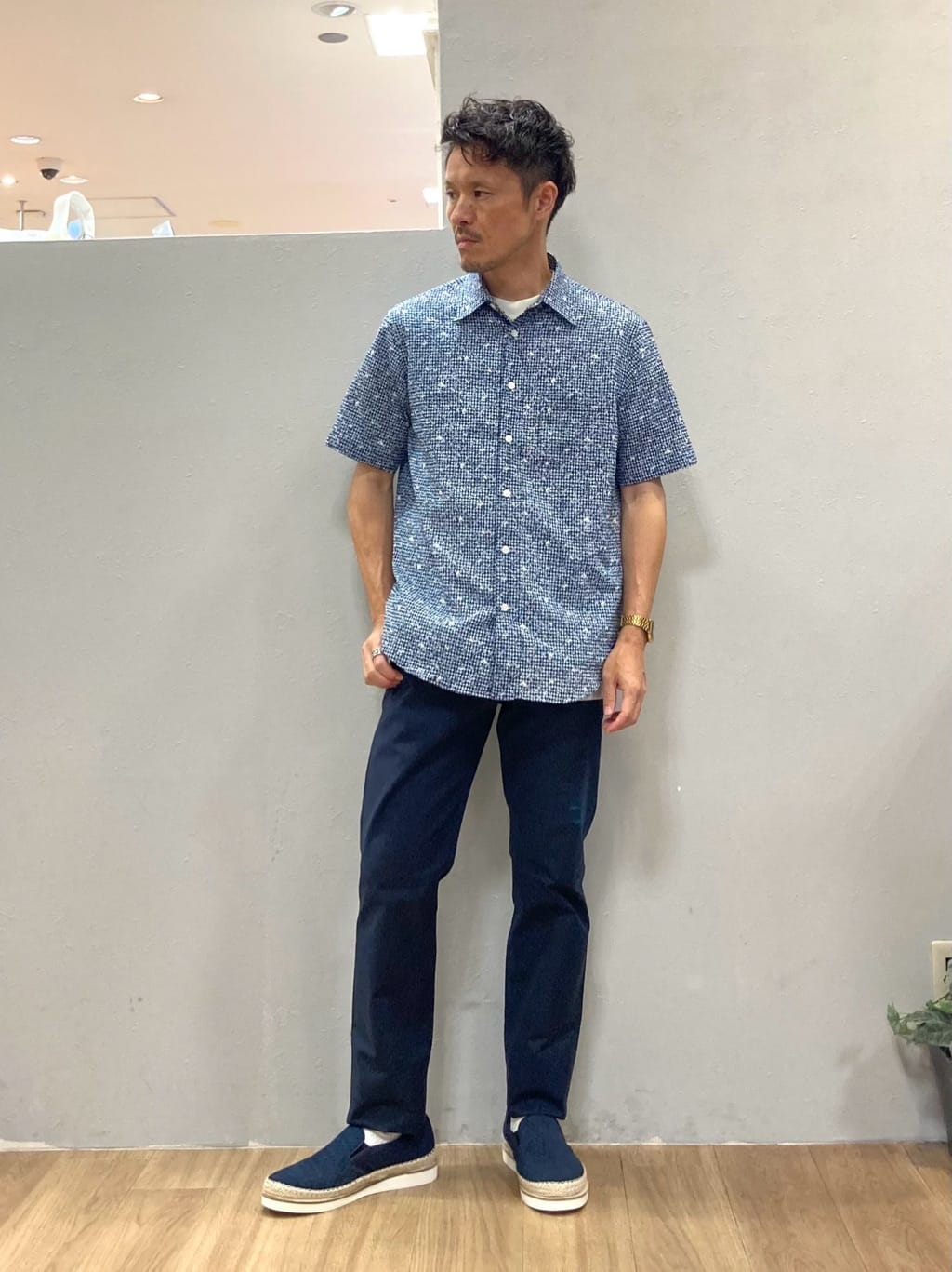 シュンさんの「TAKEO KIKUCHI｜【抗菌防臭／5サイズ展開】ハイゲージポンチ Tシャツ」を使ったコーディネート