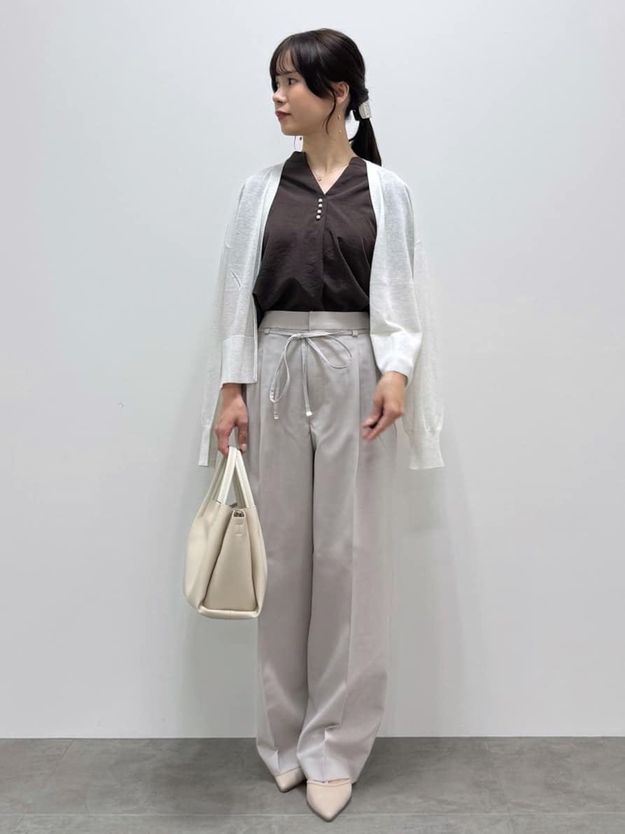kozuさんの「index｜《7色展開／XS-LLサイズ》タックスリーブスキッパーブラウス【洗濯機洗い可／吸水速乾／抗ピル／防シ」を使ったコーディネート