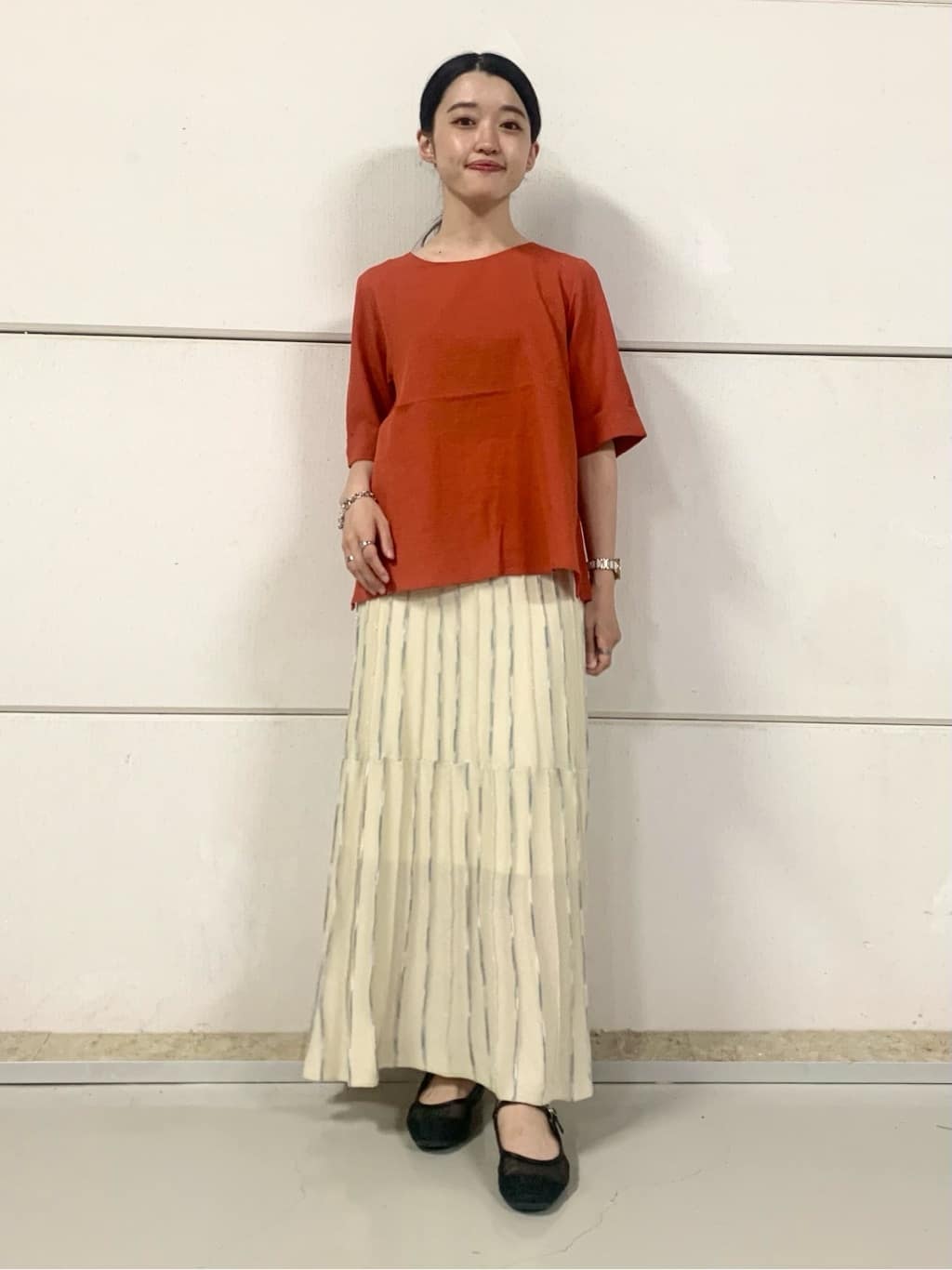 sahoさんの「THE SHOP TK｜麻調メッシュブラウス【二の腕カバー/洗える】」を使ったコーディネート