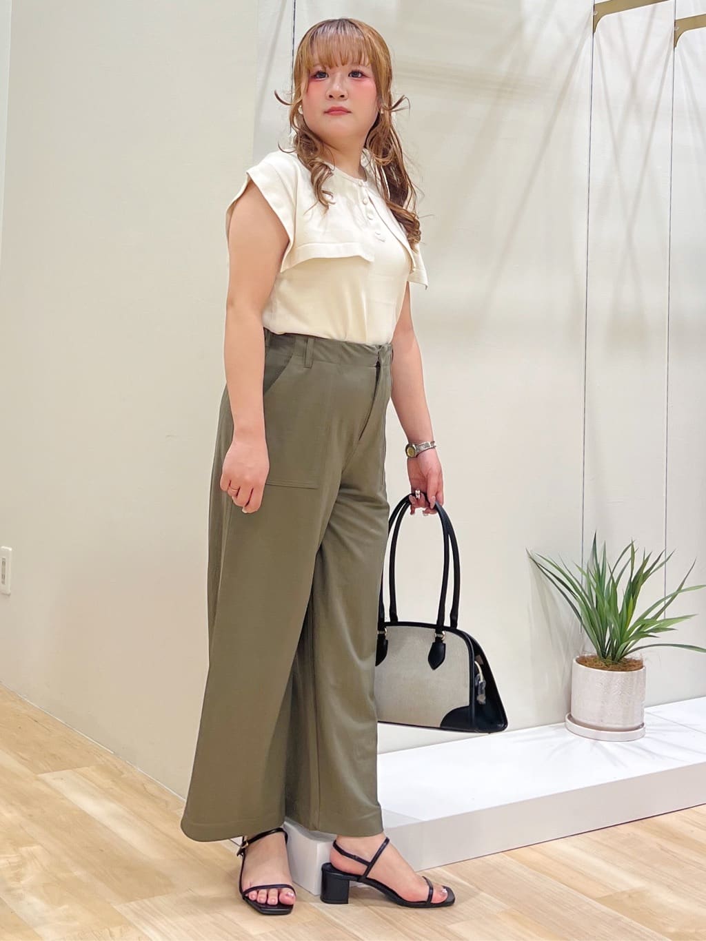 みことさんの「grove｜【ひんやり/UVカット】大人の可愛さ　セーラーカラーニット」を使ったコーディネート