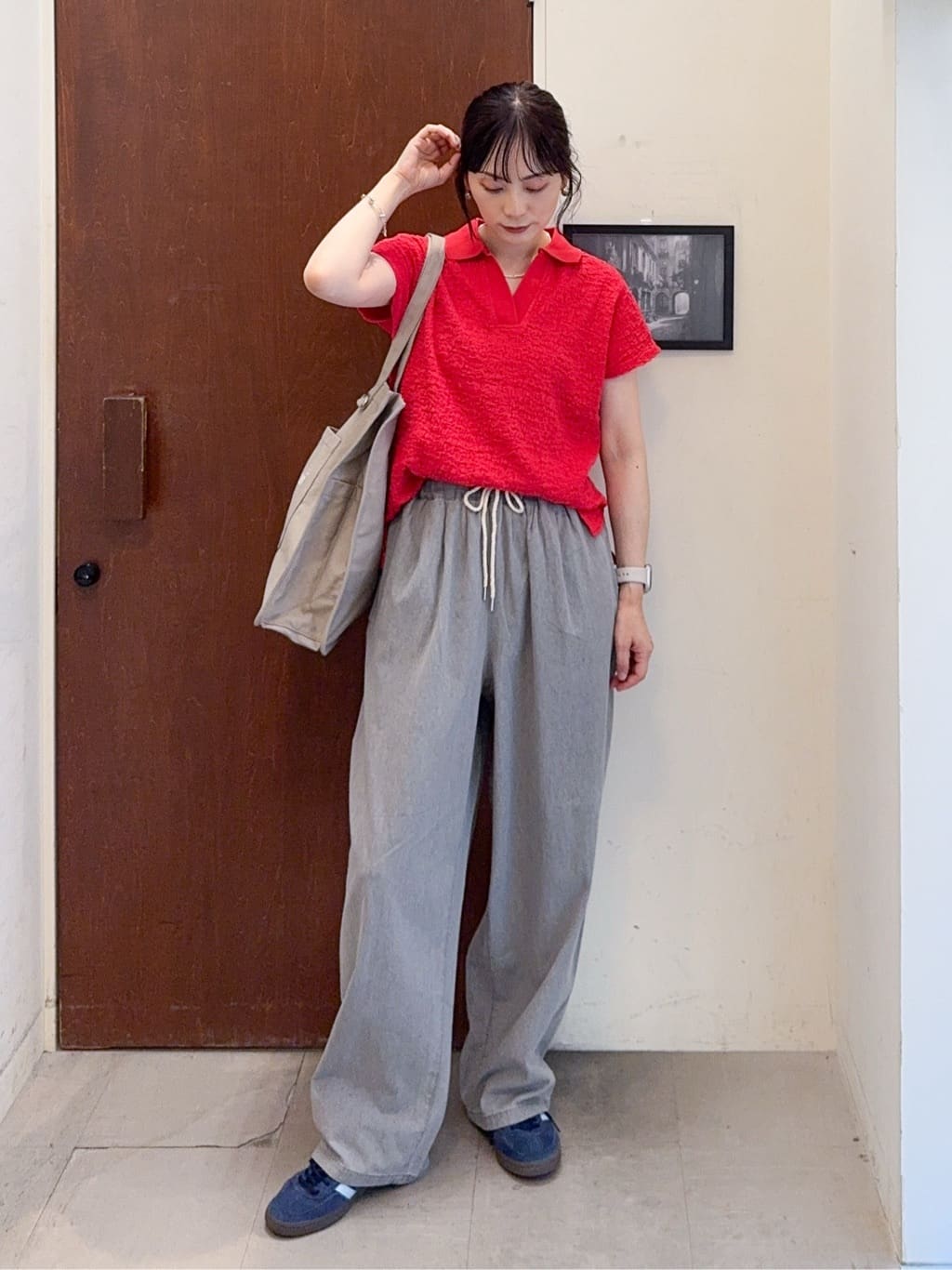 𝐇𝐢𝐫𝐨𝐦𝐢さんの「SHOO･LA･RUE｜【S-LL】一枚で着映え フレンチスリーブ ポロスキッパートップス」を使ったコーディネート