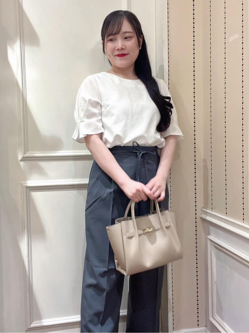 Hitomiさんの「index｜《8色展開／XS-LLサイズ》タックパフスリーブブラウス【洗濯機洗い可／吸水速乾／防シワ／抗ピル】」を使ったコーディネート