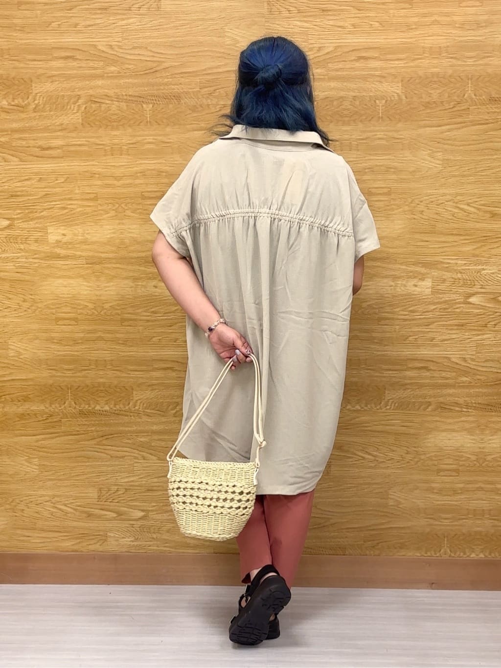 ぁむさんの「SHOO･LA･RUE｜【S-LL/体型カバー】さらりとしたタッチが心地よい バックギャザーブラウス」を使ったコーディネート