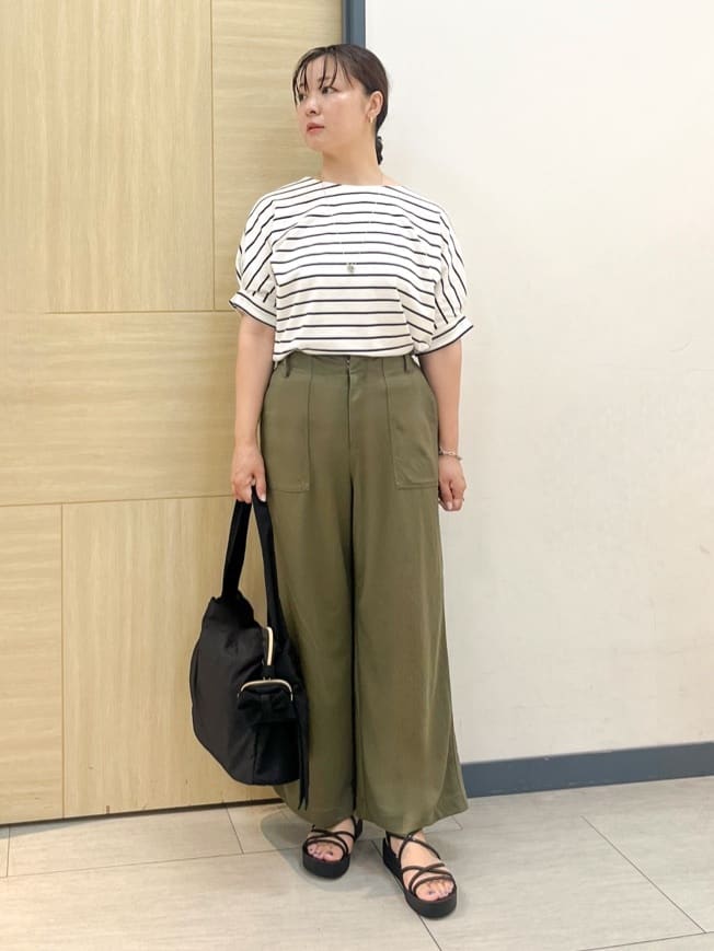 YOさんの「grove｜【接触冷感】見た目はきちんと、着心地はらくちん クロップドベイカーパンツ」を使ったコーディネート