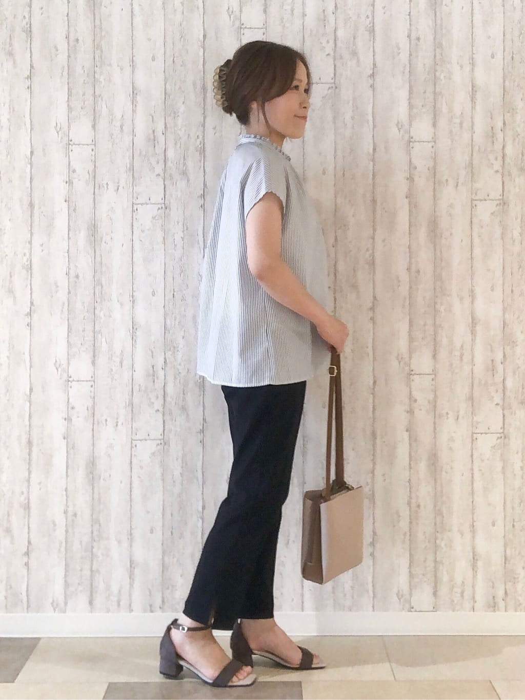 オリえもんさんの「SHOO･LA･RUE｜【洗える/S-LL】プチフリル襟が女性らしい フレンチスリーブシャツ」を使ったコーディネート