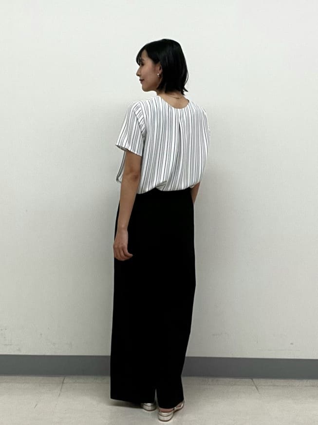 hinanoさんの「INDIVI｜【洗える／通勤】無地＆マルチストライプ柄Vネックブラウス」を使ったコーディネート