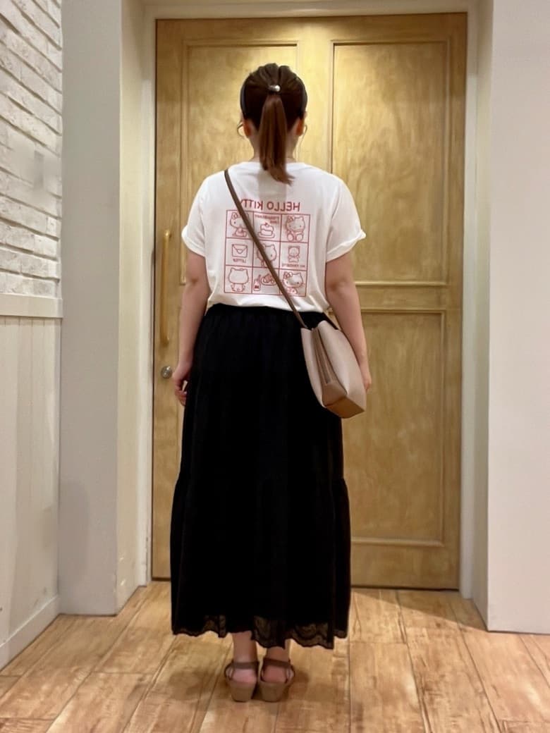 ゆっきーさんの「SHOO･LA･RUE｜【HELLO KITTYコラボ】【SHOO ICE／汗染み軽減／UVカット】コンパクトTシャツ」を使ったコーディネート