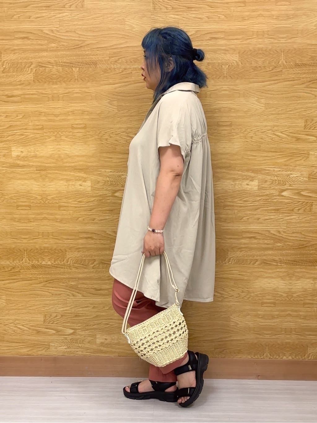ぁむさんの「SHOO･LA･RUE｜【S-LL/体型カバー】さらりとしたタッチが心地よい バックギャザーブラウス」を使ったコーディネート