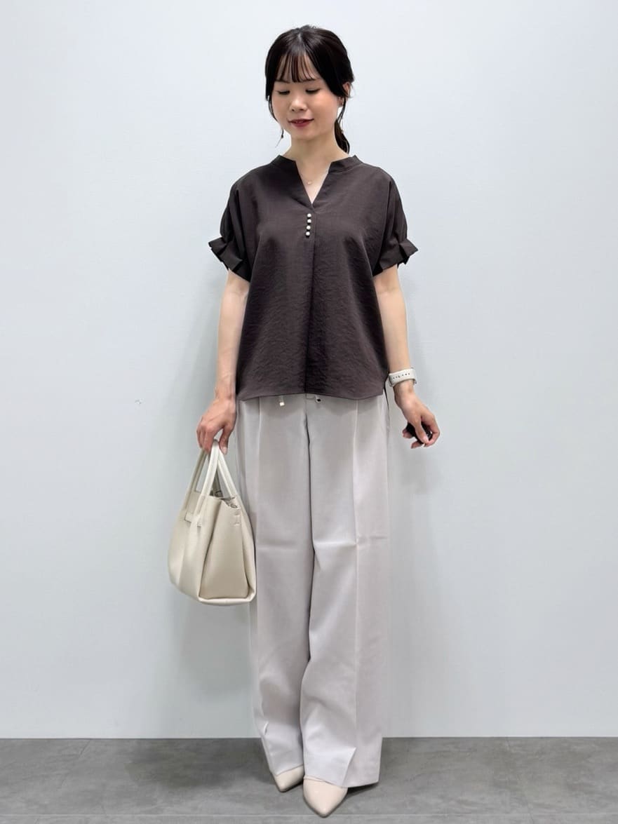 kozuさんの「index｜《7色展開／XS-LLサイズ》タックスリーブスキッパーブラウス【洗濯機洗い可／吸水速乾／抗ピル／防シ」を使ったコーディネート