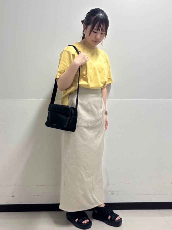 あいりょんさんの「OPAQUE.CLIP｜《美人百花掲載》ストレッチリネンライクタイトスカート【洗濯機洗い可】」を使ったコーディネート