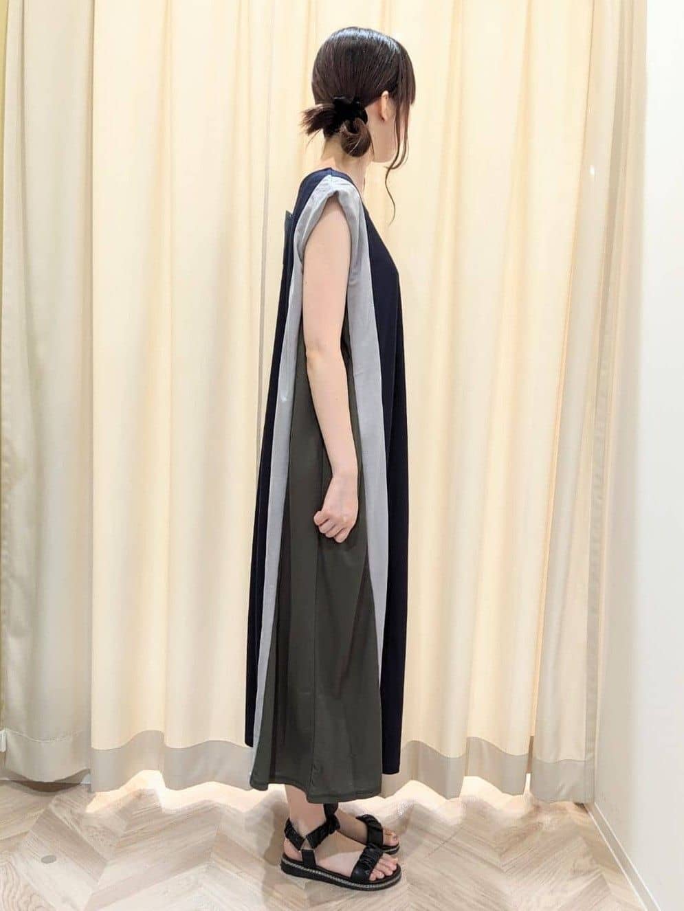 hinaさんの「SHOO･LA･RUE｜【S-LL/ひんやり】全身すっきり見えが楽に叶う サイド切替 バイカラーAラインワンピース」を使ったコーディネート