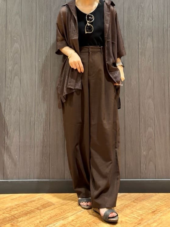 meiさんの「SHOO･LA･RUE｜大人のシアー感 ラメが華やかな楊柳ポンチョシャツ」を使ったコーディネート