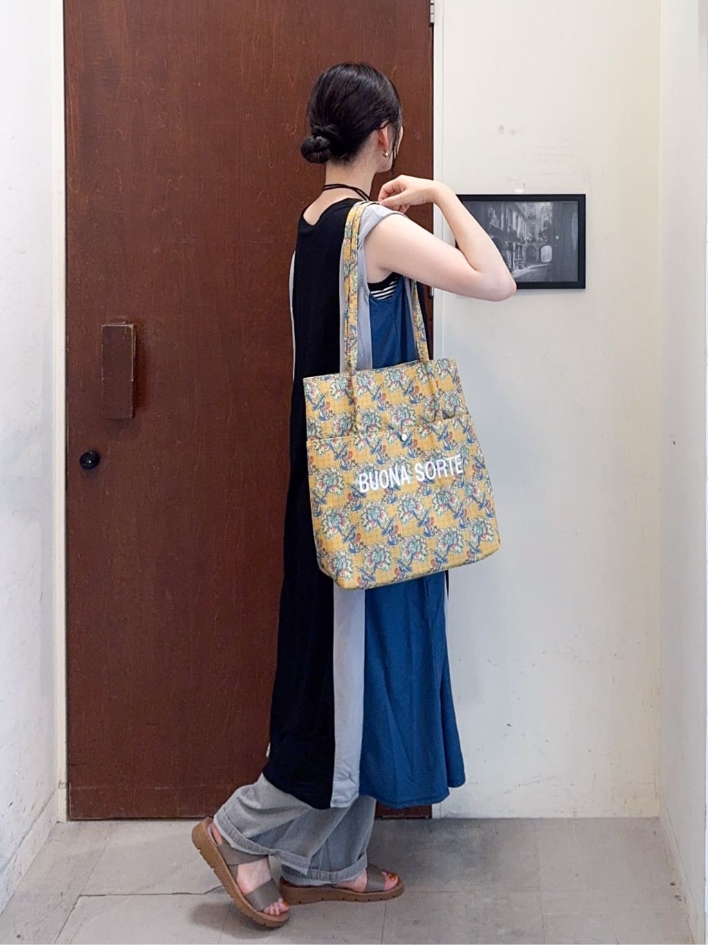 𝐇𝐢𝐫𝐨𝐦𝐢さんの「SHOO･LA･RUE｜【S-LL/ひんやり】全身すっきり見えが楽に叶う サイド切替 バイカラーAラインワンピース」を使ったコーディネート