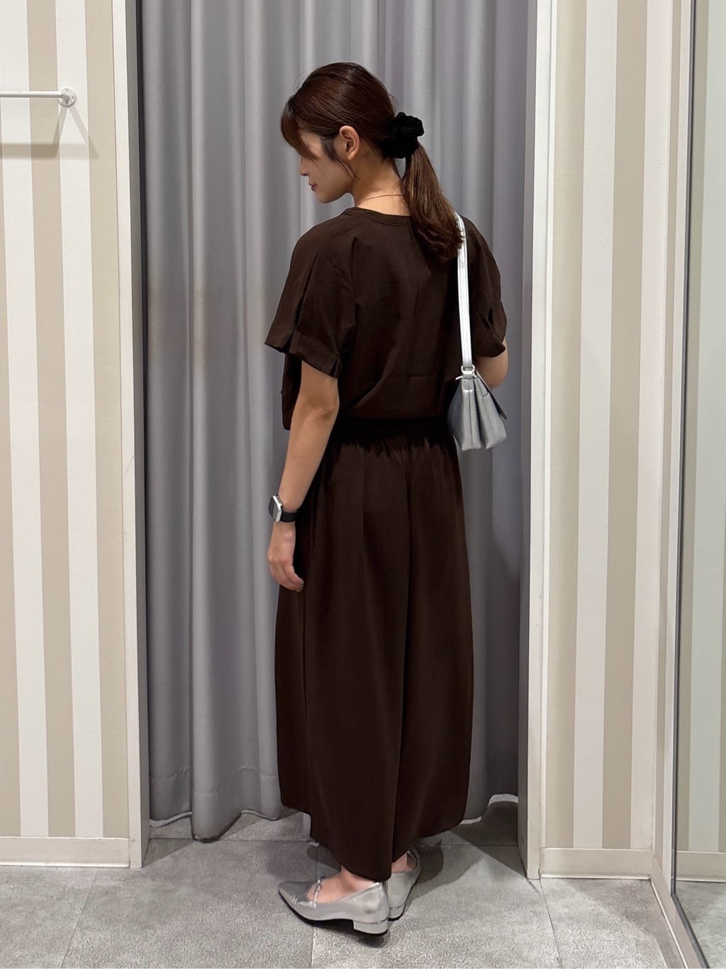 Rikaさんの「SHOO･LA･RUE｜【セットアップ可/ひんやり】下半身カバーにも タックスカーチョ」を使ったコーディネート
