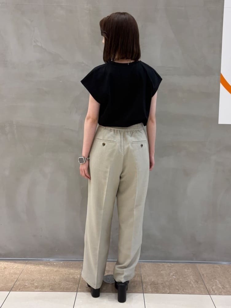 MOEさんの「THE SHOP TK｜合皮パイピングフレンチTシャツ【洗える】」を使ったコーディネート